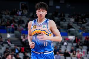 直播吧：齐麟崴脚预计无法出战今晚与辽宁比赛 赵睿&amp;李炎哲同缺阵